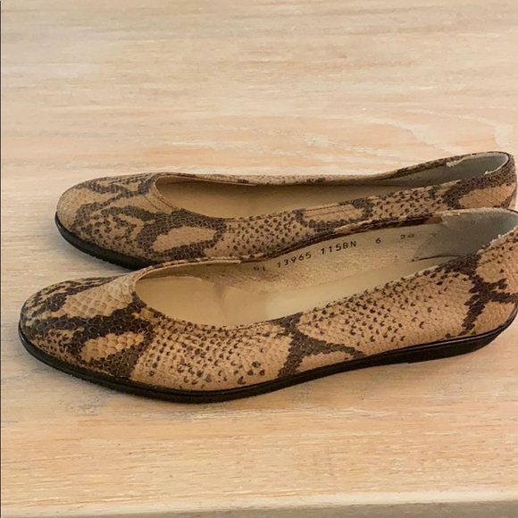 Salvatore Ferragamo Flats - Picture 7 of 8